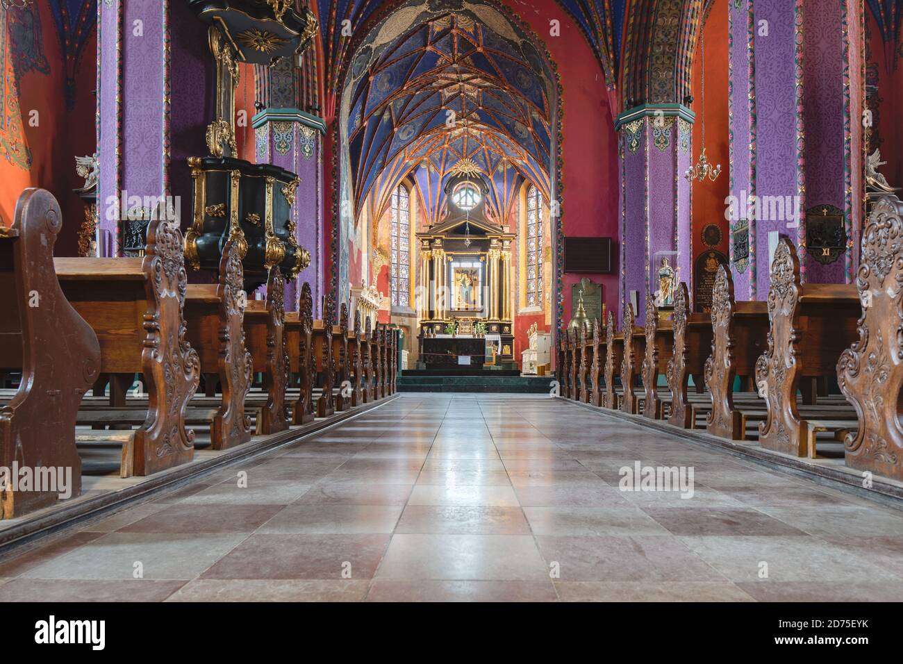 Bydgoszcz / Polen - farbenfrohes Interieur der katholischen Domkirche in der Altstadt. Stockfoto