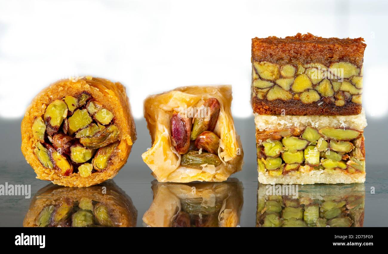 Syrische Baklava Desserts, Süßigkeiten, süßes Gebäck mit Mandeln ...