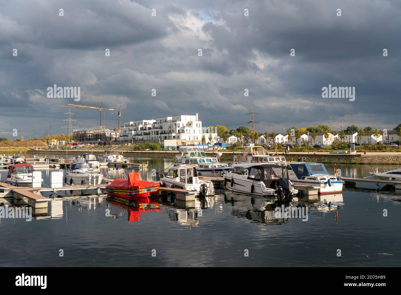 Neues Stadtquartier Graf Bismarck und Stölting Marina, am Rhein-Herne-Kanal, Wohn- und Gewerbebau auf dem Gelände des Kraftwerks o Stockfoto