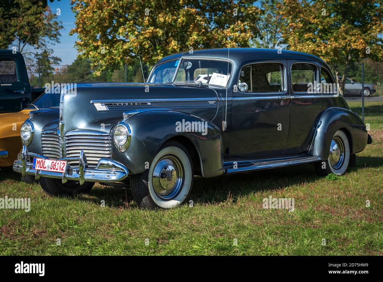 PAARE im GLIEN, DEUTSCHLAND - 03. OKTOBER 2020: Oldtimer Hudson Commodore Eight, 1941. Die Oldtimer Show 2020. Stockfoto