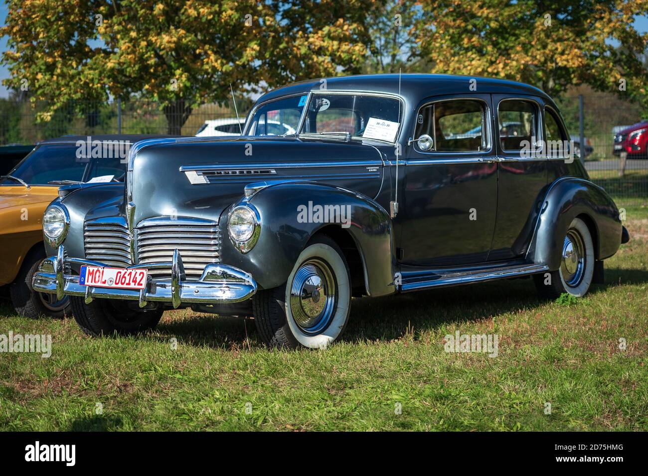 PAARE im GLIEN, DEUTSCHLAND - 03. OKTOBER 2020: Oldtimer Hudson Commodore Eight, 1941. Die Oldtimer Show 2020. Stockfoto