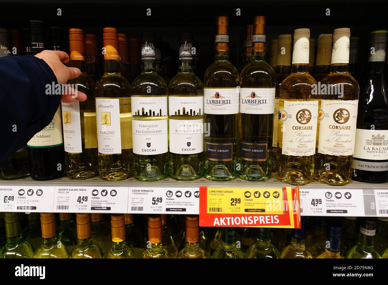 Weinflaschen in einem Geschäft Stockfoto