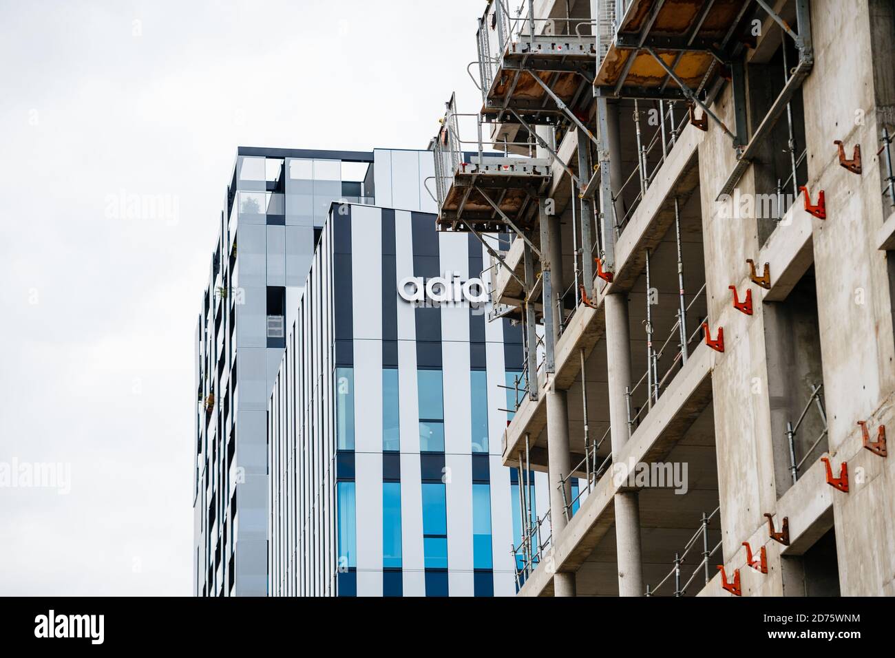 Adidas hauptsitz -Fotos und -Bildmaterial in hoher Auflösung – Alamy