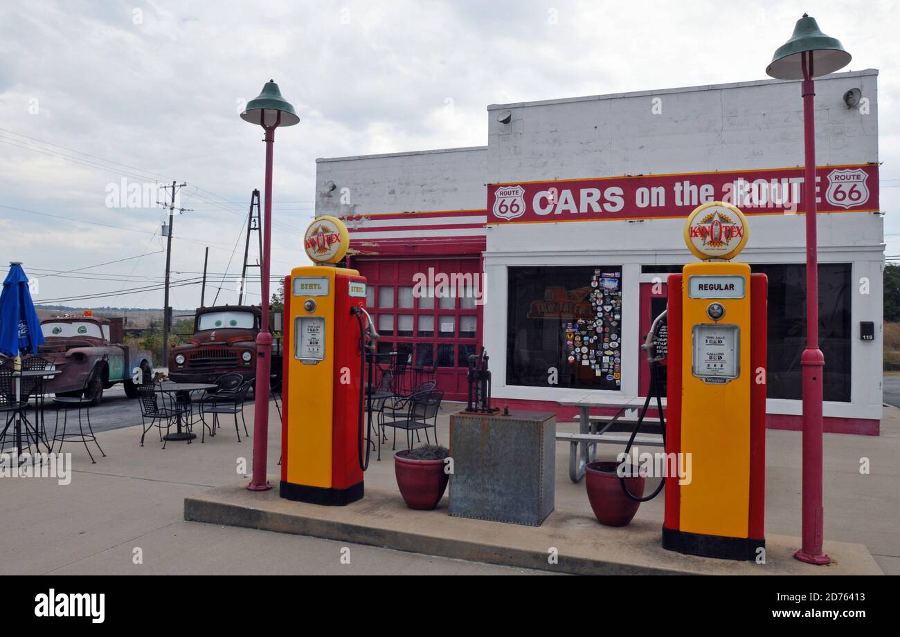 Die ehemalige Kan-O-Tex-Tankstelle an der alten Route 66 in Galena, Kansas,  ist heute ein Café und Laden namens Cars on the Route Stockfotografie -  Alamy