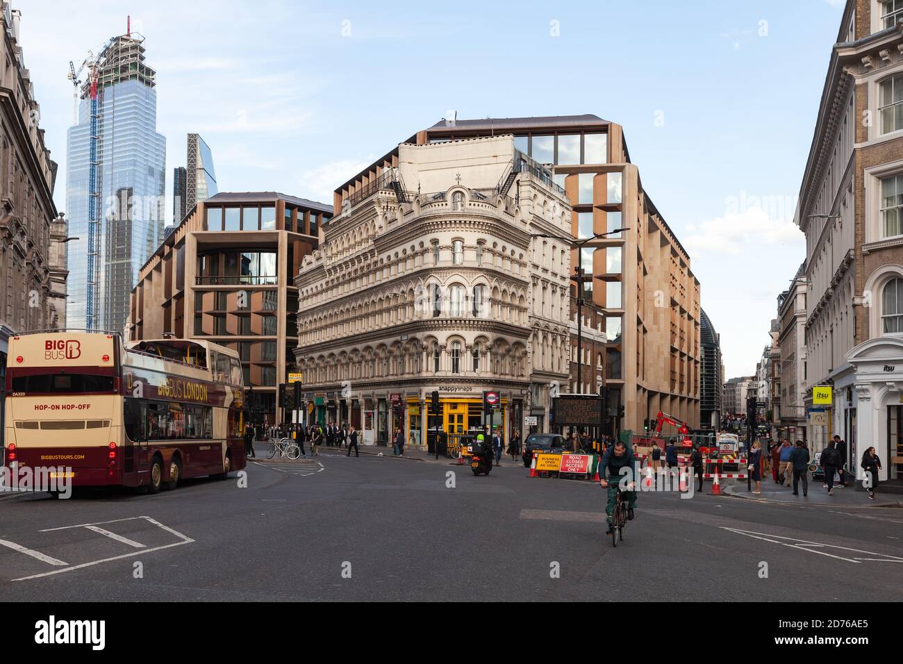 London, Vereinigtes Königreich - 25. April 2019: Cannon Street Blick mit gewöhnlichen Menschen und Autos Stockfoto