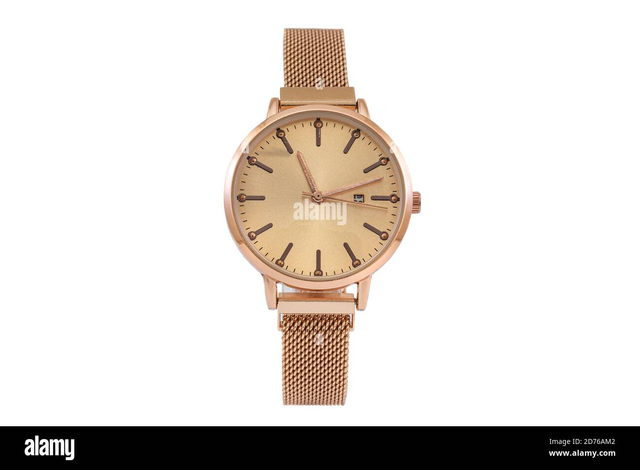 Damen runde goldene klassische Uhr mit Metall-Mesh-Stil Armband, orangefarbenes Ziffernblatt auf weißem Hintergrund isoliert. Stockfoto