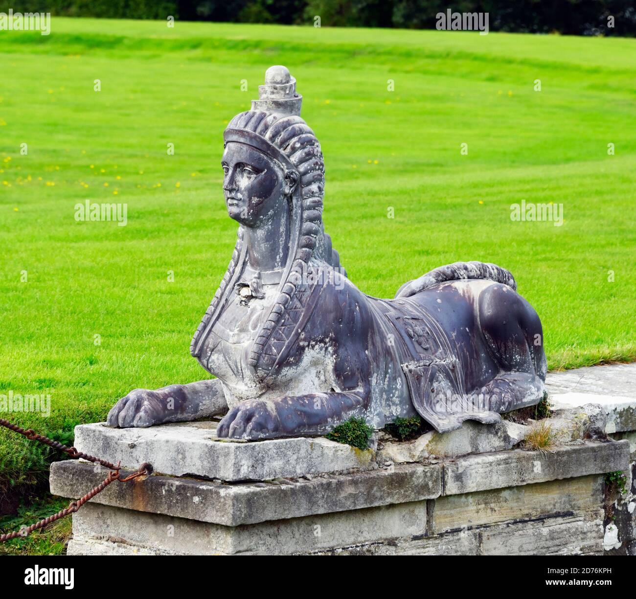 Sphinx Gartenskulptur. Royal Drive, Hopetoun House, South Queensferry, Schottland, Vereinigtes Königreich, Europa. Stockfoto