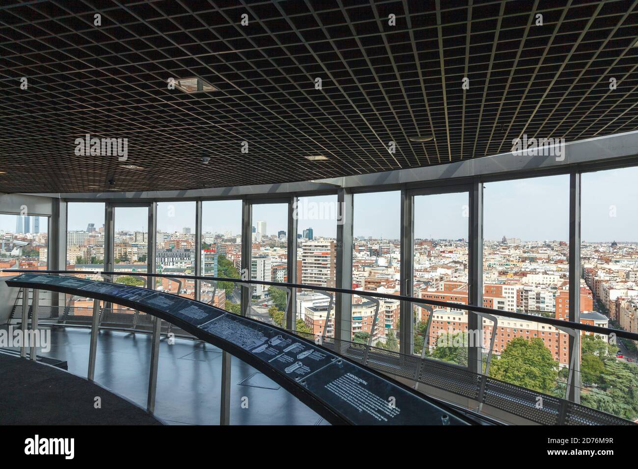 Im Faro de Moncloa, einem 92 Meter (302 Fuß) hohen Sendeturm mit einer Aussichtsplattform an der Plaza De Moncloa, Stockfoto