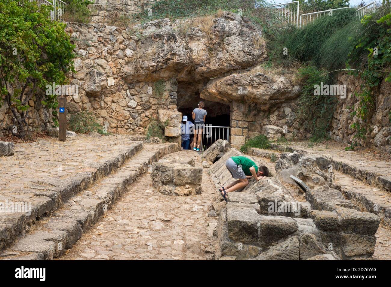 Israel, Ramat Hanadiv bei Sichron Yaacov. Ruinen einer alten landwirtschaftlichen Siedlung. Horvat Aqav archäologische Stätte in Ramat Hanadiv ist ein Natur p Stockfoto