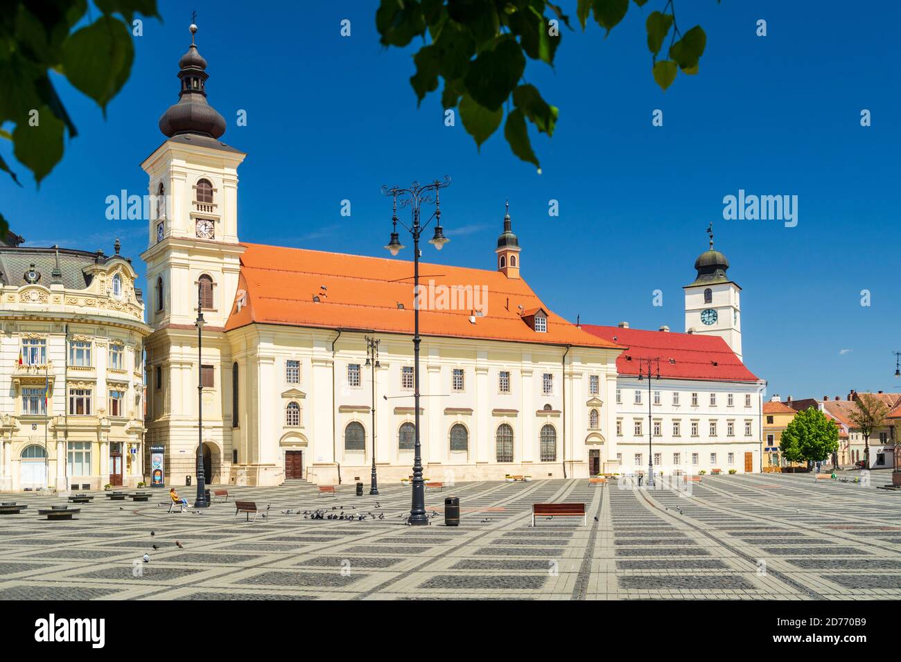 Panorama von Sibiu, Siebenbürgen, Rumänien, Hauptplatz der Stadt an einem sonnigen Tag Stockfoto