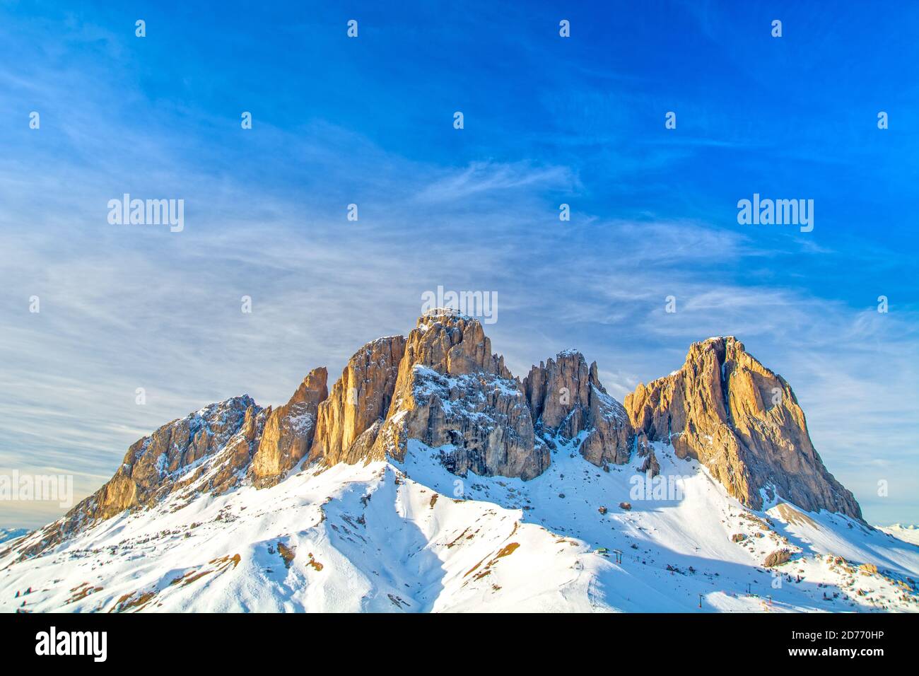 Sassolungo/Langkofel auf der Sella Ronda Skikreislauf rund um die Sella Gruppe in Norditalien, Trentino/Alto Adige/Belluno, Italien Stockfoto