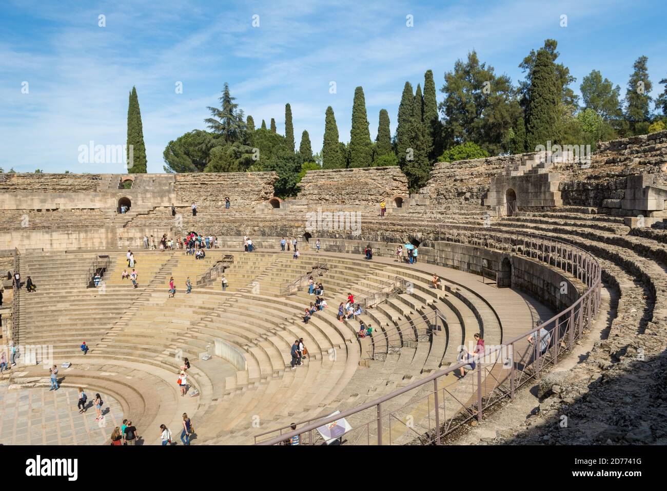 MERIDA, SPANIEN - 15. April 2017: Merida, Spanien, 2017. April, Touristen besuchen die römische Ruinen Theater Arena & Warteräume für Gladiator & Tier f Stockfoto