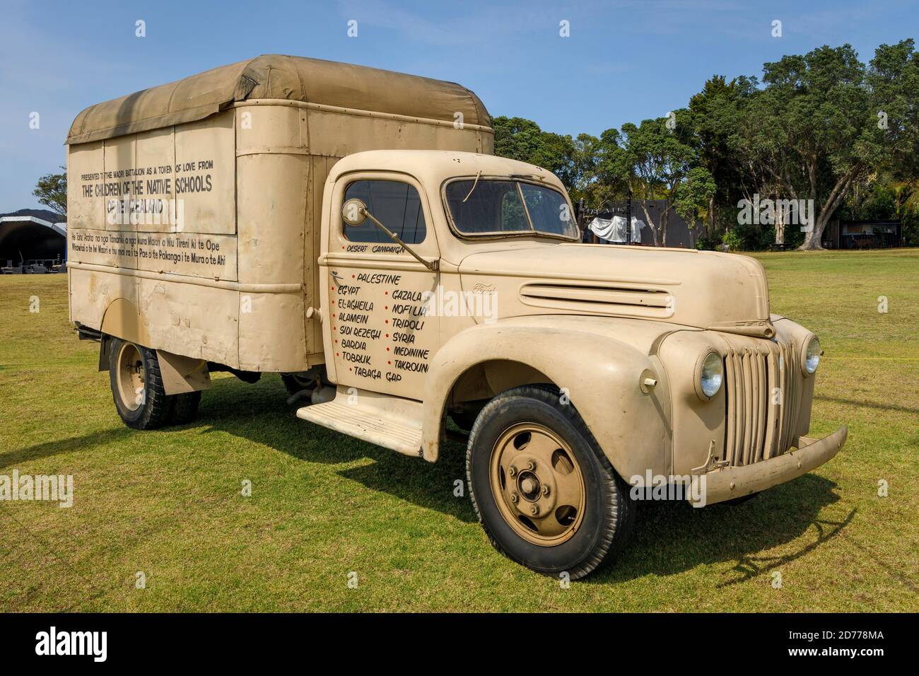 Ab 1941 wohin auch immer das neuseeländische Bataillon ging, sollte diese mobile Ford-LKW-Kantine folgen. Jetzt am Waitangi Treaty Grounds, NZ gelegen. Stockfoto
