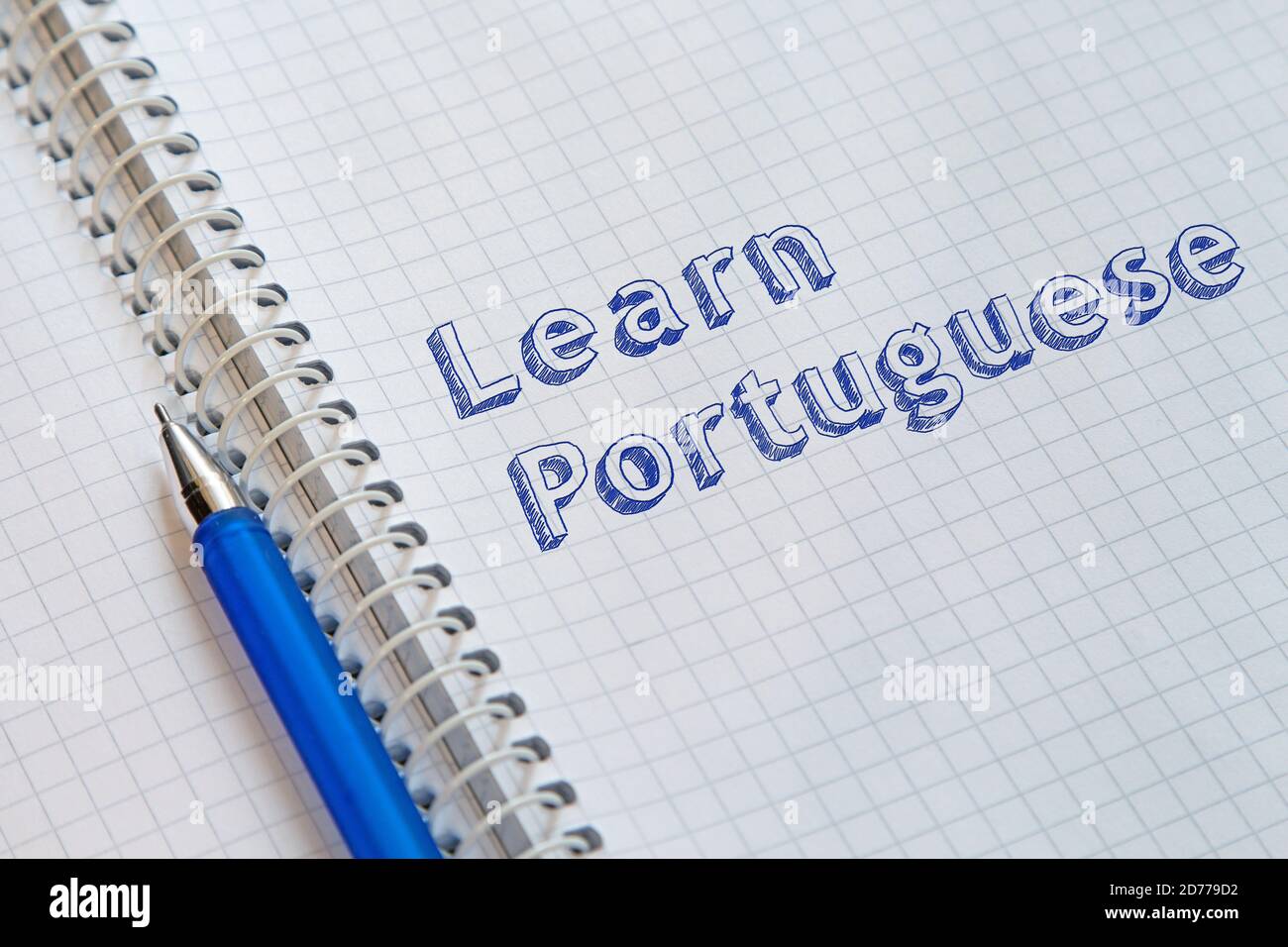 Portugiesisch Lernen. Handgeschriebener Text auf Notizbuch Stockfoto