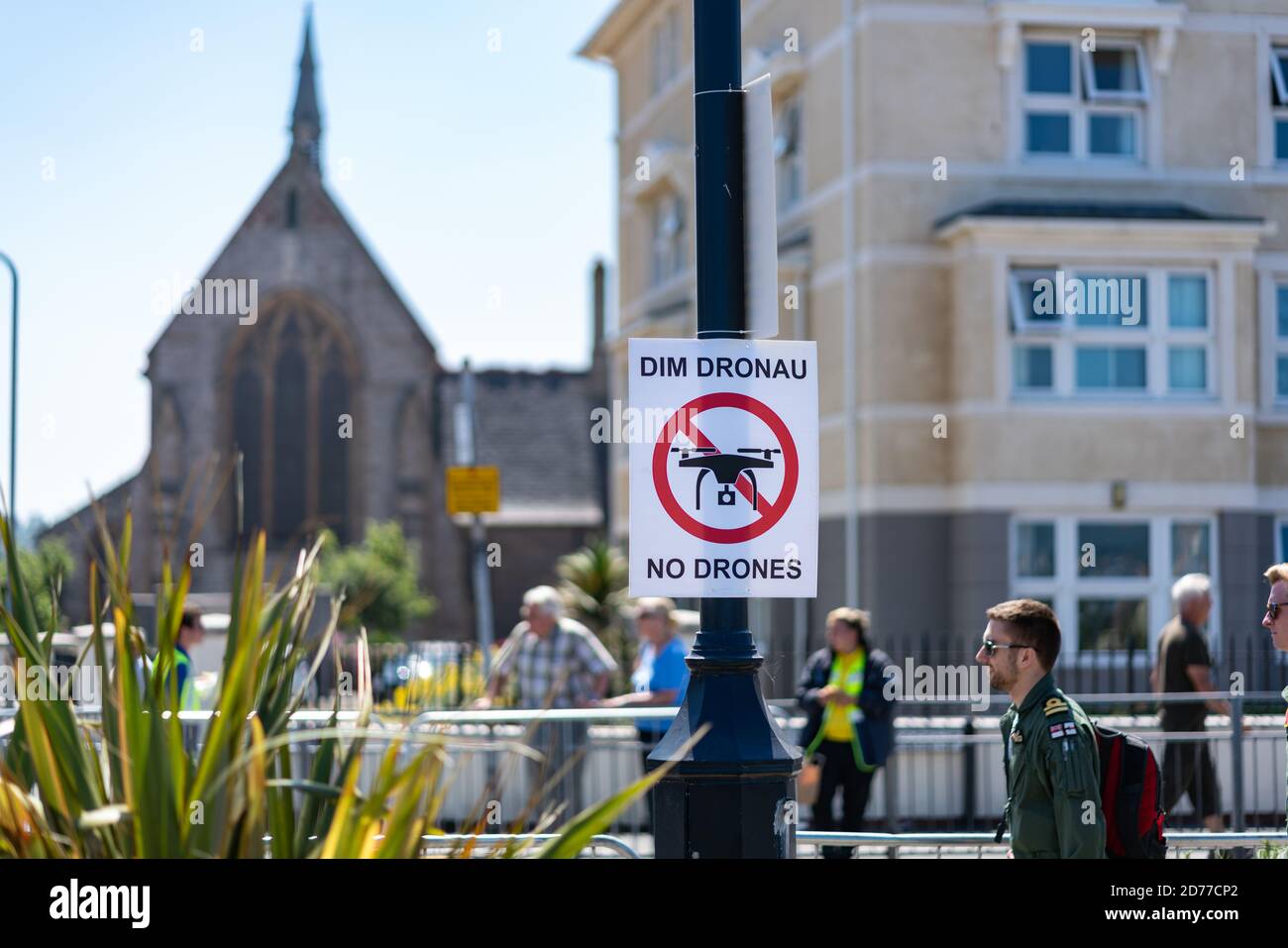 Ein Zeichen in Englisch und Walisisch Verbot der Verwendung von Drohnen am Tag der Streitkräfte von Llandudno Stockfoto