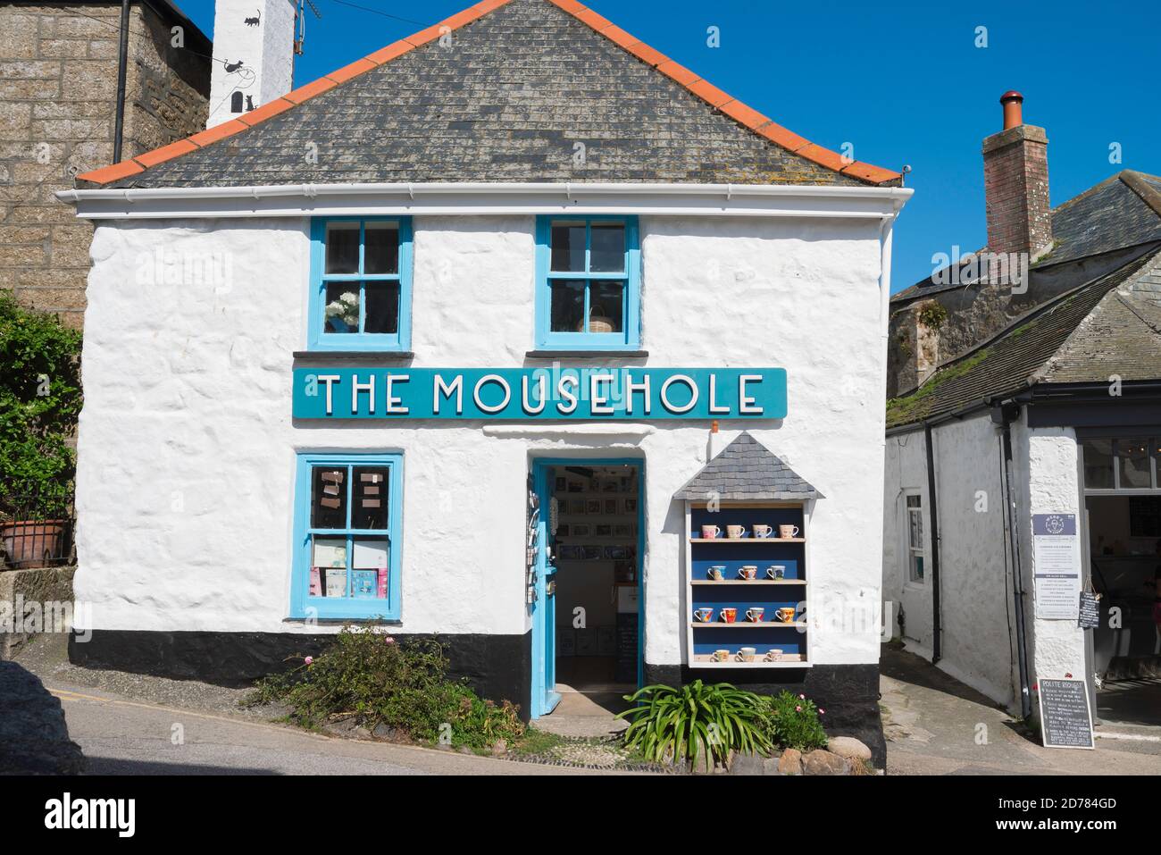 Cornwall Mousehole Shop, Blick auf den Mousehole Geschenkladen im Hafengebiet des Dorfes Mousehole, Cornwall, Südwesten Englands, UK. Stockfoto