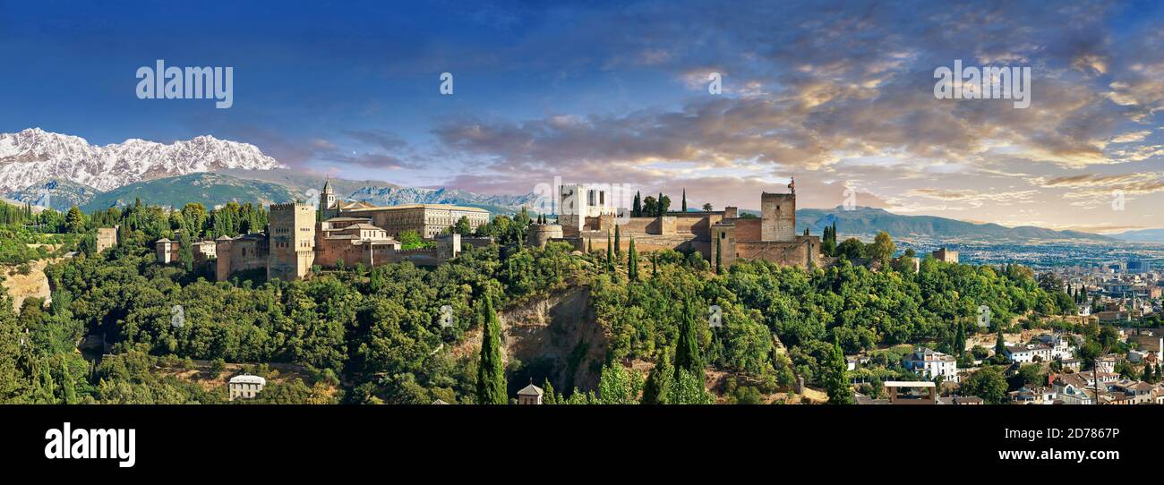 Panoramablick auf den maurischen Alhambra-Palast Islmaic abzurechnen und Befestigungen. Granada, Andalusien, Spanien. Stockfoto