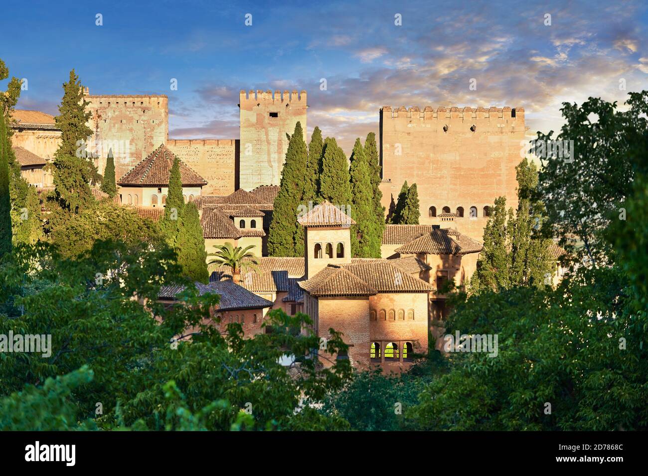 Blick auf den maurischen Alhambra-Palast Islmaic abzurechnen und Befestigungen. Granada, Andalusien, Spanien. Stockfoto