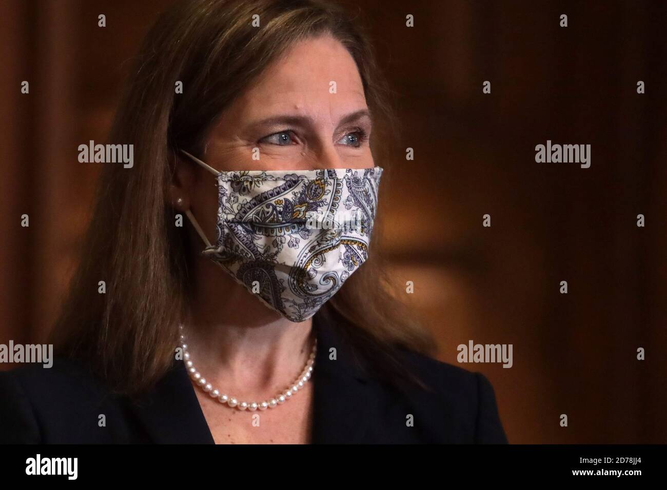 Washington, Usa. Oktober 2020. Amy Coney Barrett trifft sich am Mittwoch, den 21. Oktober 2020, mit Senator Lamar Alexander (nicht gezeigt) auf dem Capitol Hill in Washington, DC. Barrett wird voraussichtlich am Montag, den 26. Oktober, bestätigt. Pool Foto von Alex Wong/UPI Kredit: UPI/Alamy Live Nachrichten Stockfoto