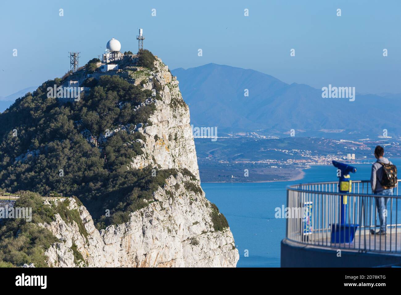 Gibraltar, Blick auf den Felsen von Gibraltar, Touristen auf der Aussichtsplattform des Felsens von Gibraltar Stockfoto