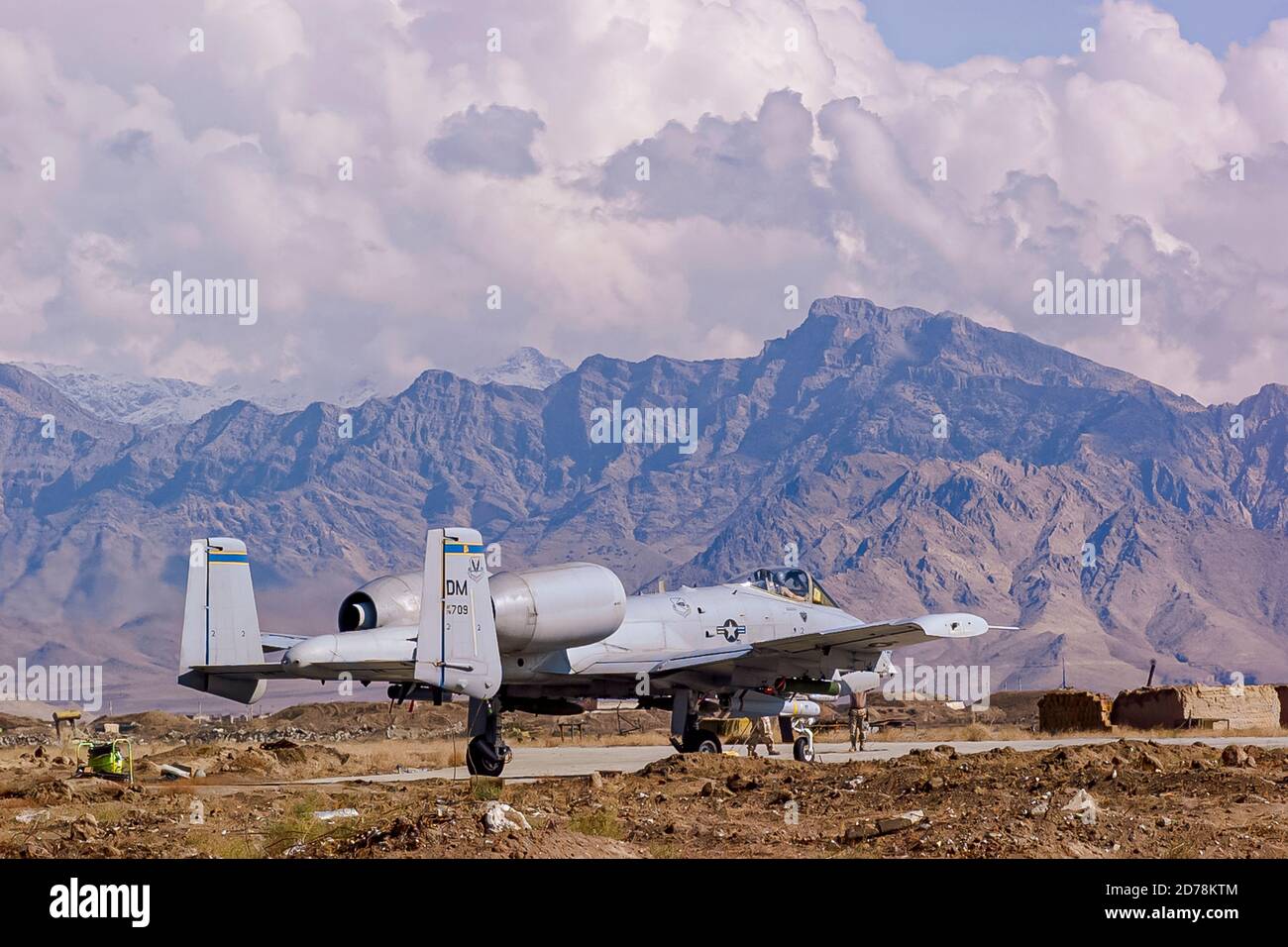 U.S. Army A-10 Thunderbolt II 'Warthog' Vorbereitung für den Start Bagram Air Base, Afghanistan, 7. November 2002. Amel Emric Stockfoto