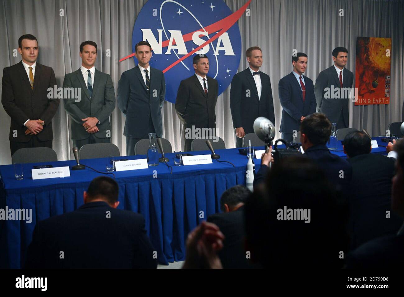 The Right Stuff ist eine amerikanische Anthologie für historische Dramen, die auf dem gleichnamigen Buch von Tom Wolfe aus dem Jahr 1979 und seiner 1983 erschienenen Verfilmung basiert, die am 9. Oktober 2020 auf Disney+ als Disney Plus Original Series Premiere hatte. Es untersucht die Ursprünge und das Wachstum des amerikanischen Raumfahrtprogramms. Dieses Foto ist nur für redaktionelle Zwecke bestimmt und unterliegt dem Urheberrecht des Filmunternehmens und/oder des Fotografen, der vom Film oder der Produktionsfirma beauftragt wurde, und darf nur von Publikationen im Zusammenhang mit der Bewerbung des oben genannten Films reproduziert werden. Eine obligatorische Gutschrift an das Filmunternehmen ist erforderlich Stockfoto