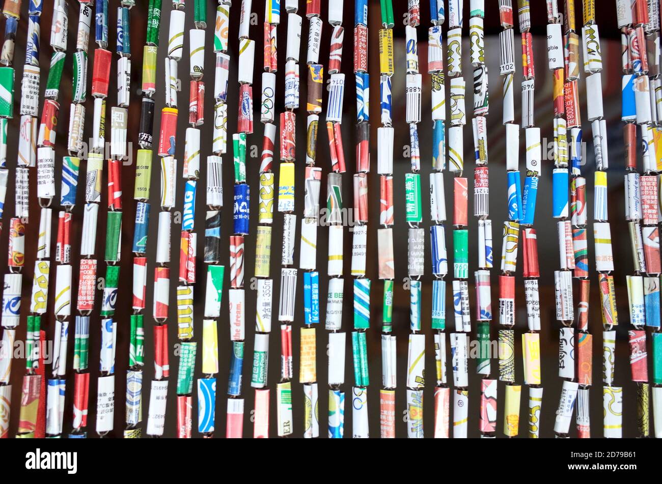 Türvorhang in China aus altem Sodadrink Aluminium Dosen Stockfoto