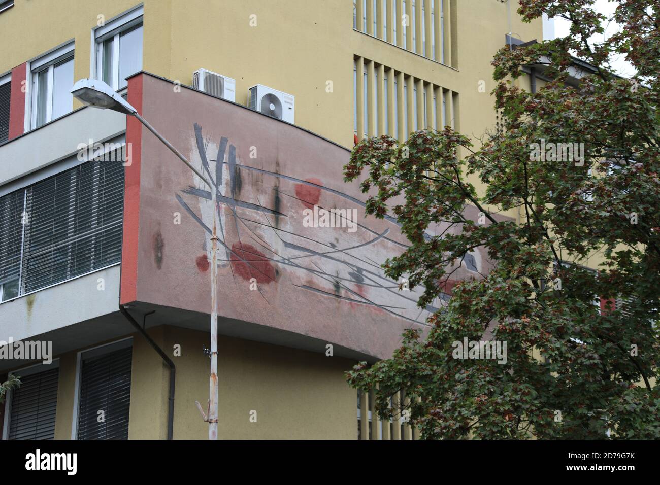 Die Architektur des Brutalismus in der ehemaligen jugoslawischen Stadt Maribor Stockfoto