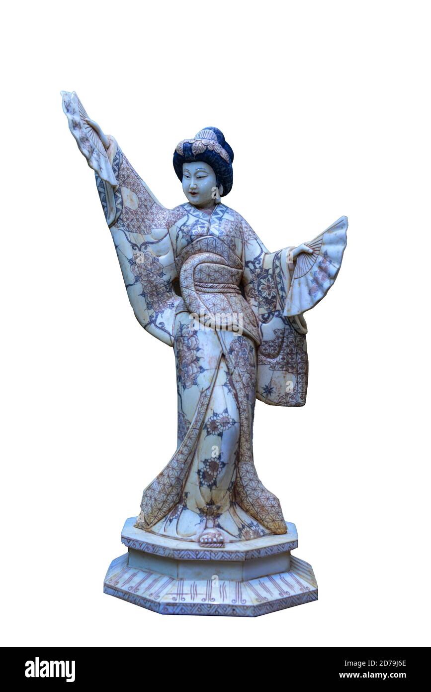 Chinesische Statue einer tanzenden Frau. Die alte Kultur Chinas. Asiatische Meisterwerke der Kunst auf weißem Hintergrund Stockfoto