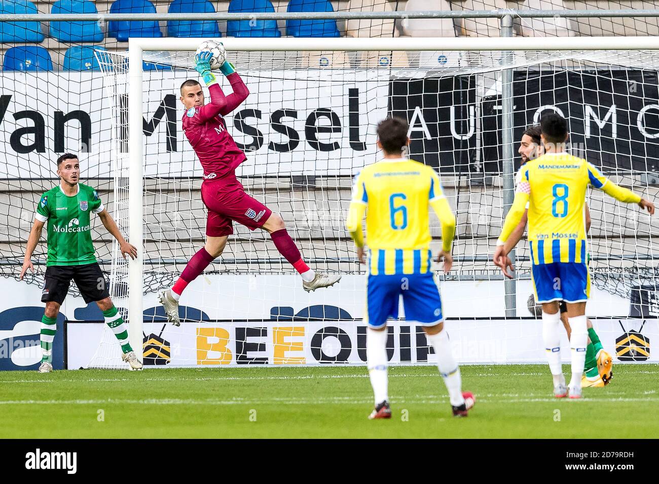 WAALWIJK - 21-10-2020, Mandemakers Stadion. Niederländische eredivisie, Saison 2020-2021. PEC Zwolle Torwart Michael Zetterer im Spiel RKC - PEC. Stockfoto