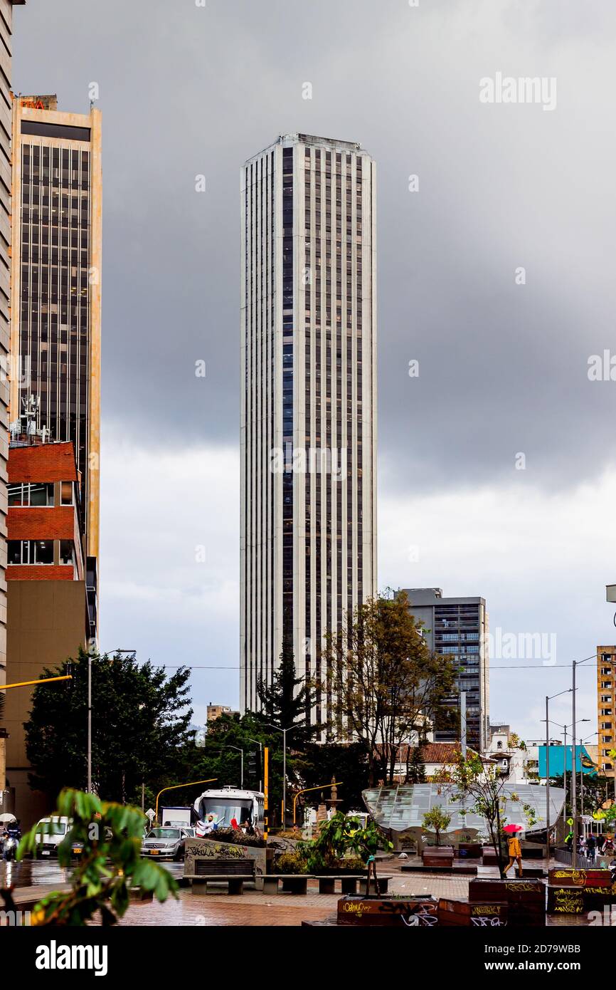 Colpatria Turm an einem bewölkten Tag Bogotá Kolumbien 20. Oktober 2020 Stockfoto