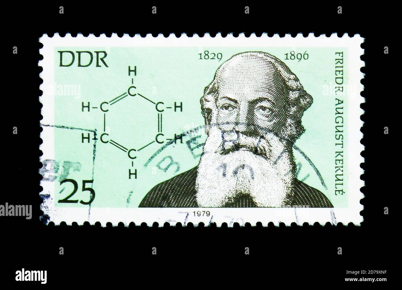 MOSKAU, RUSSLAND - 26. NOVEMBER 2017: Eine in der DDR gedruckte Briefmarke zeigt Friedrich August Kekule, berühmte Persönlichkeiten Serie, um 197 Stockfoto