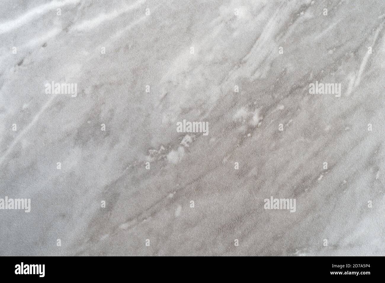 Die Oberfläche einer gefälschten Marmorbodenfliese. Stockfoto