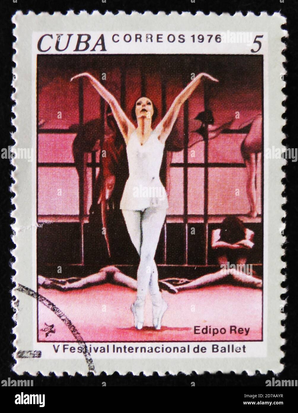 MOSKAU, RUSSLAND - 2. APRIL 2017: Eine Briefmarke, gedruckt in Kuba, zeigt die Szene vom Ballett Ödipus Rex, 5. Internationales Ballettfestival, Havanna, um 197 Stockfoto