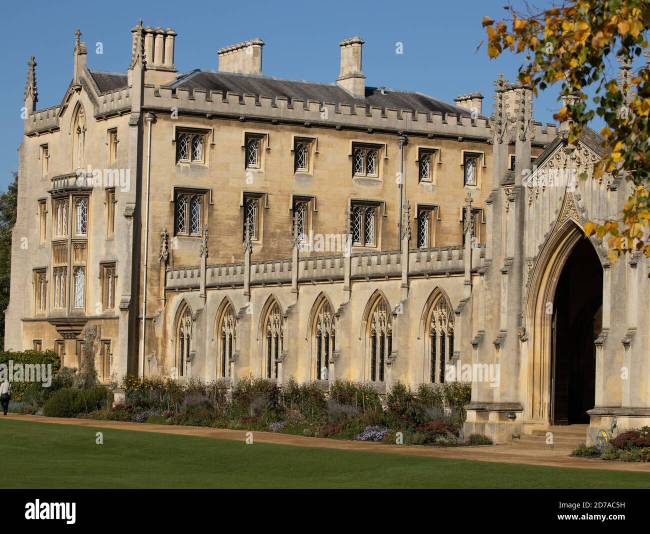 Neugotisches Gebäude aus dem 19. Jahrhundert, Teil des St. Johns College Cambridge wird oft als Hochzeitstorte bezeichnet Stockfoto