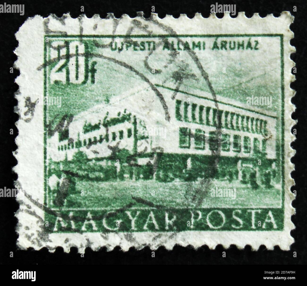 MOSKAU, RUSSLAND - 2. APRIL 2017: Eine Briefmarke in Ungarn zeigt das Kaufhaus in Ujpest, um 1953 Stockfoto