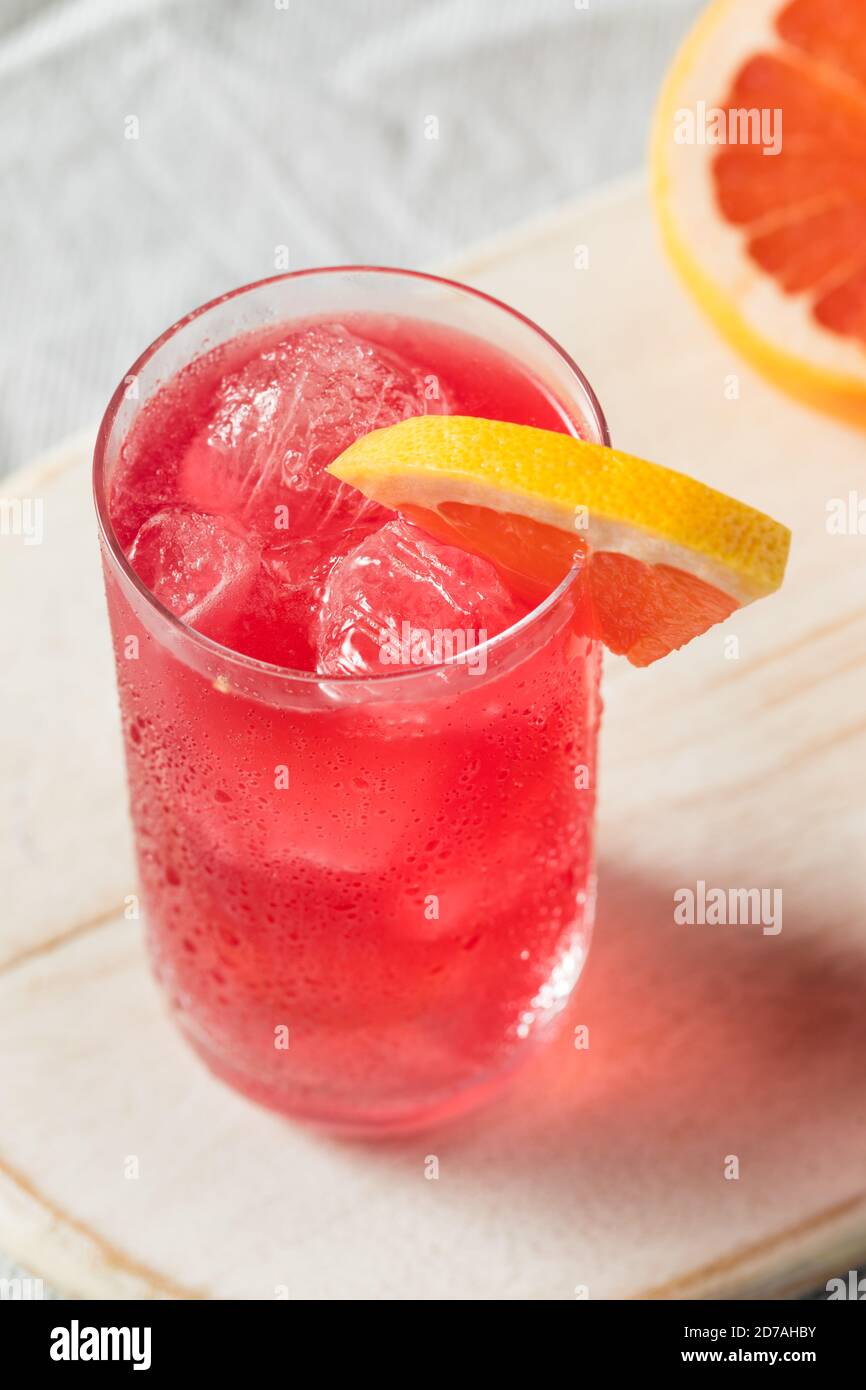 Erfrischender Sea Breeze Cocktail mit Grapefruit und Vodka Stockfoto