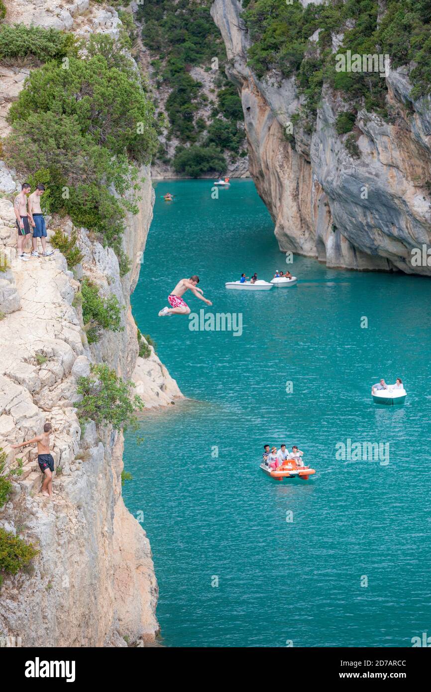 Cliff Jumping in Gorges du Verdon, Provence, Frankreich Stockfoto