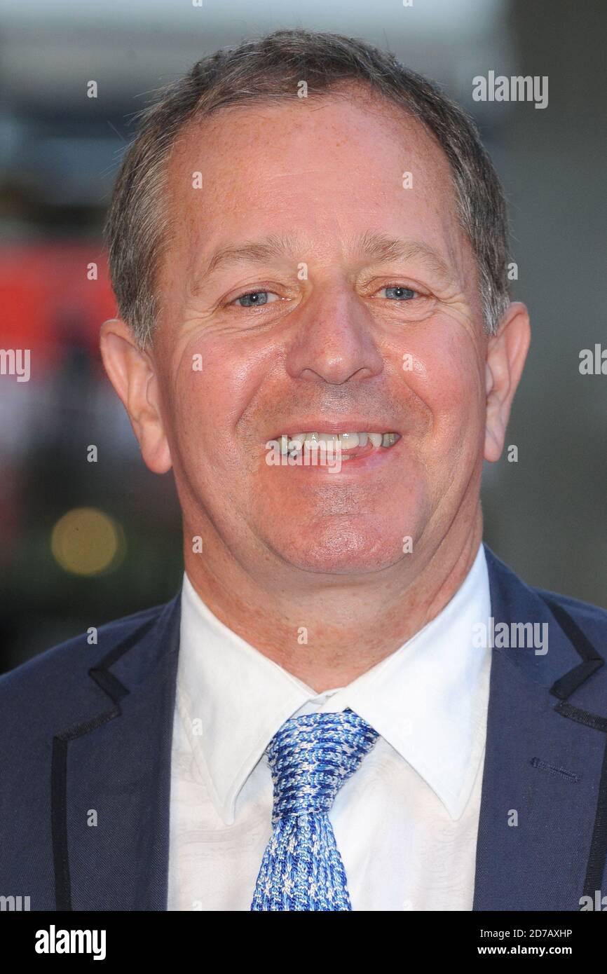 Martin Brundle besucht die Weltpremiere von Rush, Odeon Leicester Square, London. 2. September 2013 © Paul Treadway Stockfoto