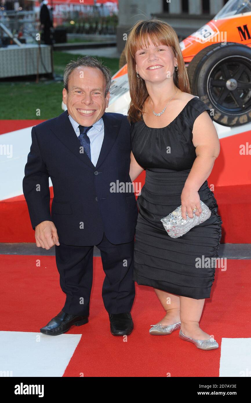 Warwick Davis nimmt an der Weltpremiere von Rush, Odeon Leicester Square, London, Teil. 2. September 2013 © Paul Treadway Stockfoto