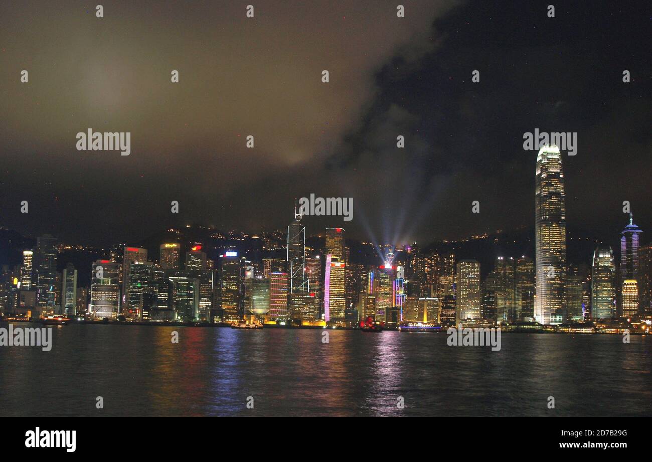 Hongkong Victoria Harbour in der Nacht Stockfoto