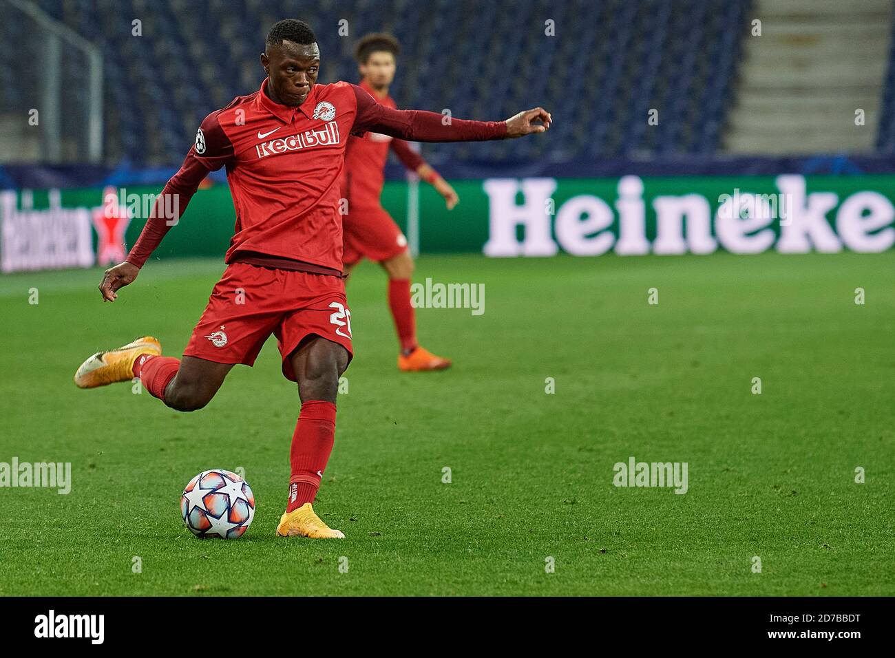 Salzburg, Österreich 21. Oktober 2020: CL - 20/21 - RB Salzburg vs. Lokomotiv Moskau Patson Daka (FC Salzburg), mit Ball/Nutzung weltweit Credit: dpa picture Alliance/Alamy Live News Stockfoto