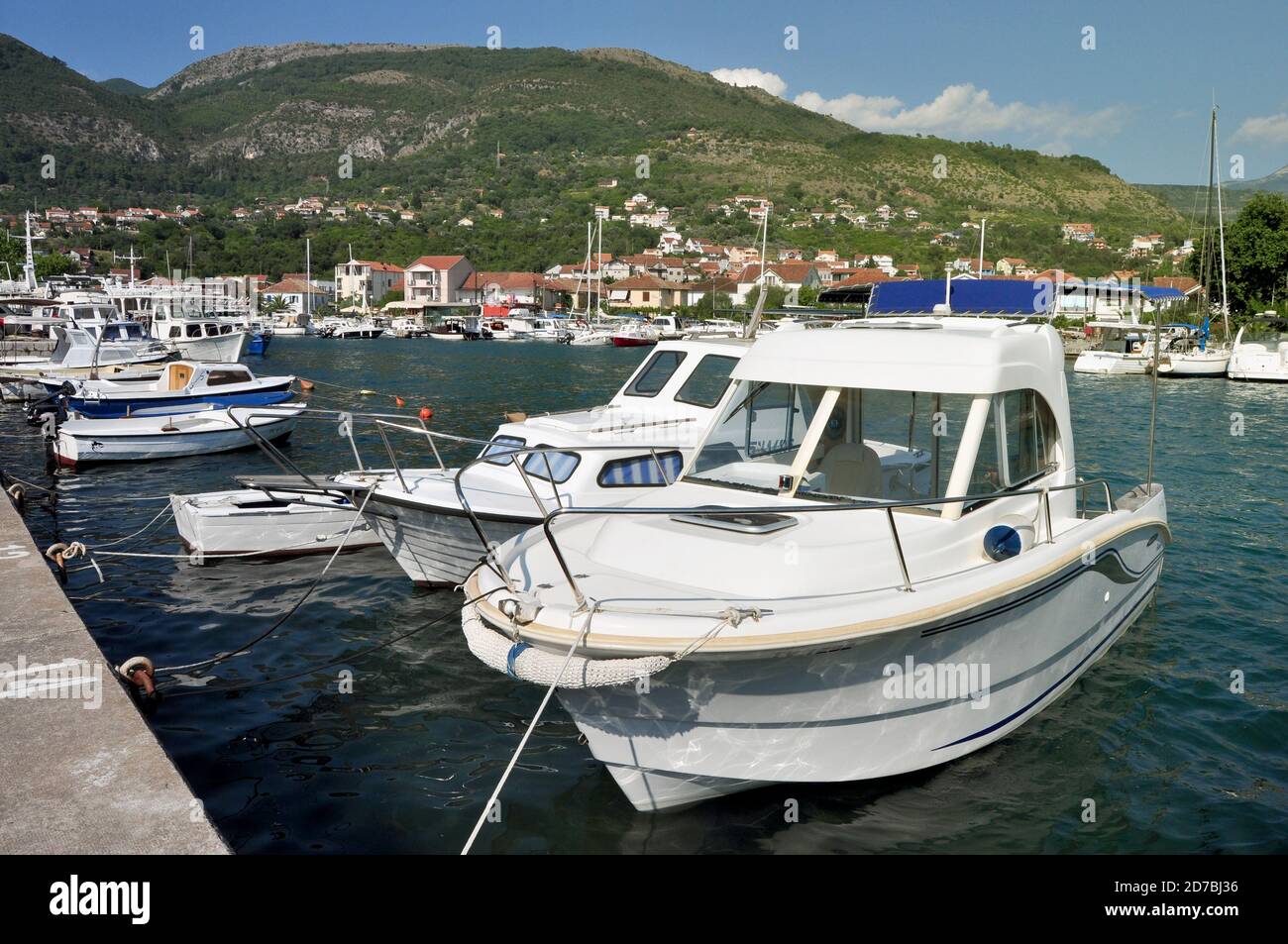 Fischerboote liegen in der Marina Stockfoto