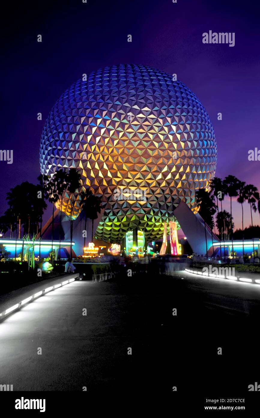 Space Ship Earth - Disney's Epcot Center - Orlando, Florida bei Nacht Stockfoto