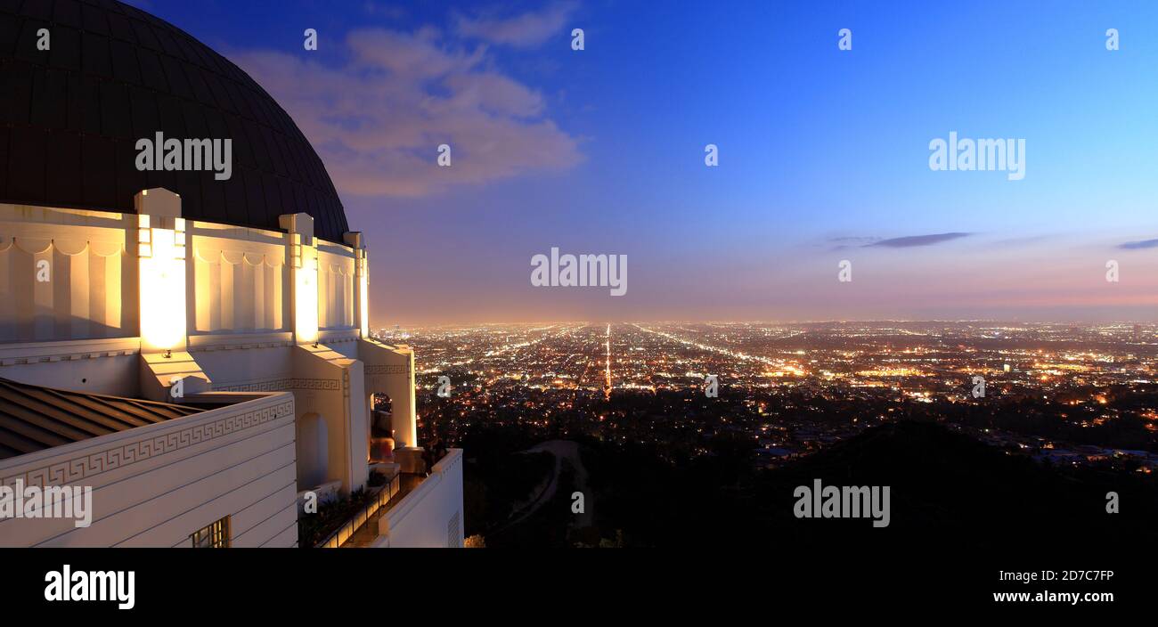 Griffith Park Observatory und Los Angeles City bei Nacht Stockfoto