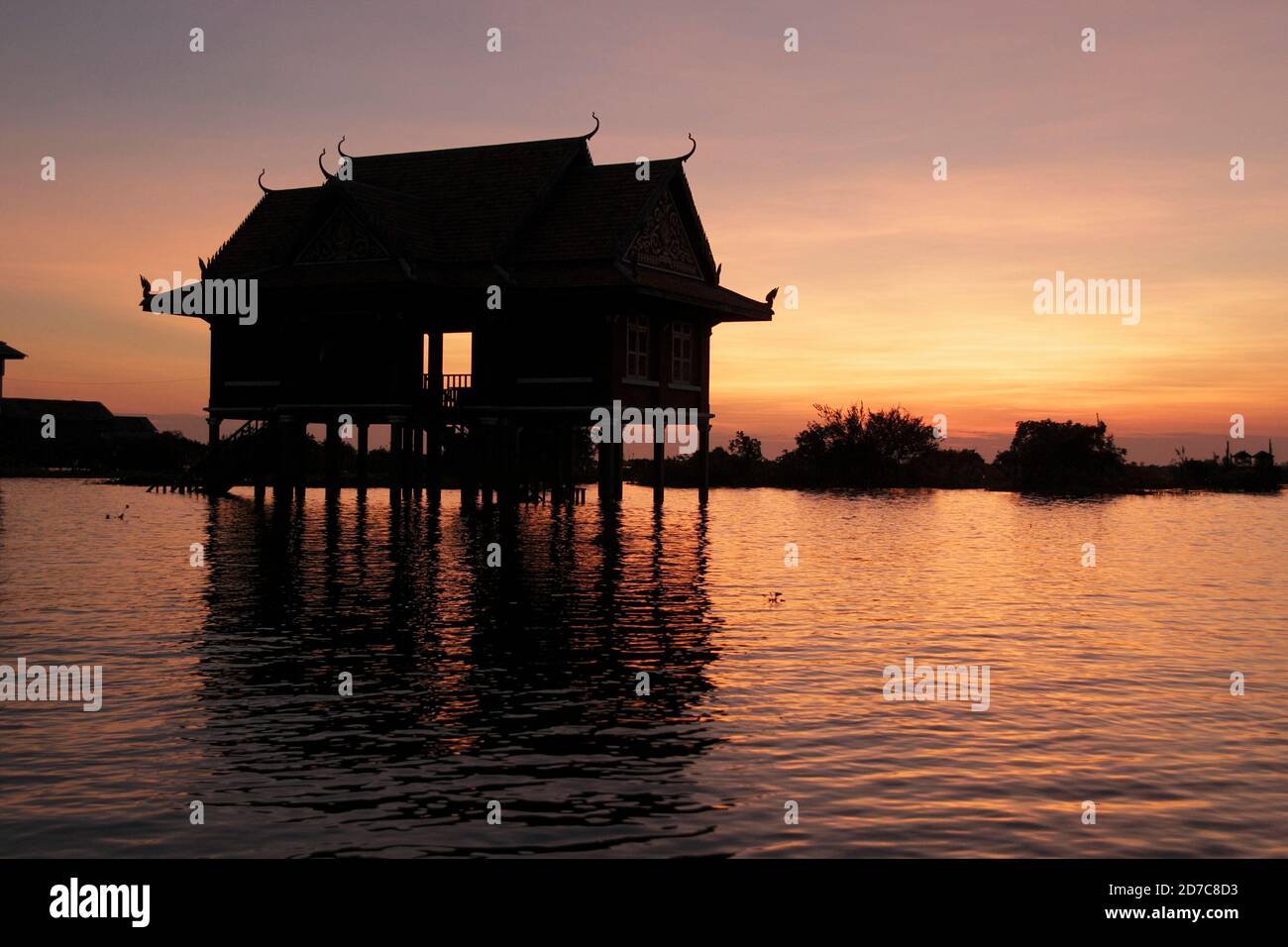Sonnenuntergang am Tonle SAP, dem großen See bei Siem Reap, Kambodscha Dezember 2011 Stockfoto