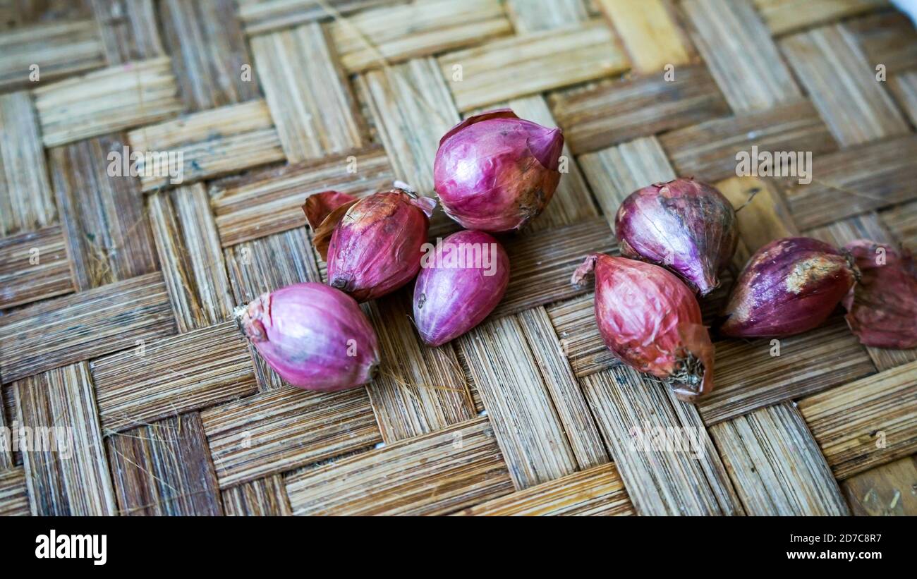 Nahaufnahme von Schalotten Stockfoto