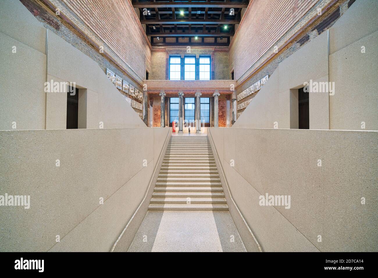 Berlin Neues Museum, Neues Museum, auf der Museumsinsel oder Museumsinsel. Innen. Rekonstruktion durch den Architekten David Chipperfield. Stockfoto