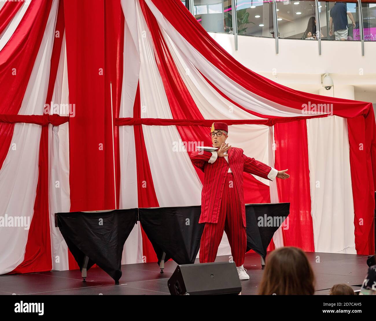 Brisbane, Queensland, Australien - 28. September 2019: Eine Kinder-Comedy-Gala-Entertainerin im Carindale Shopping Centre Stockfoto