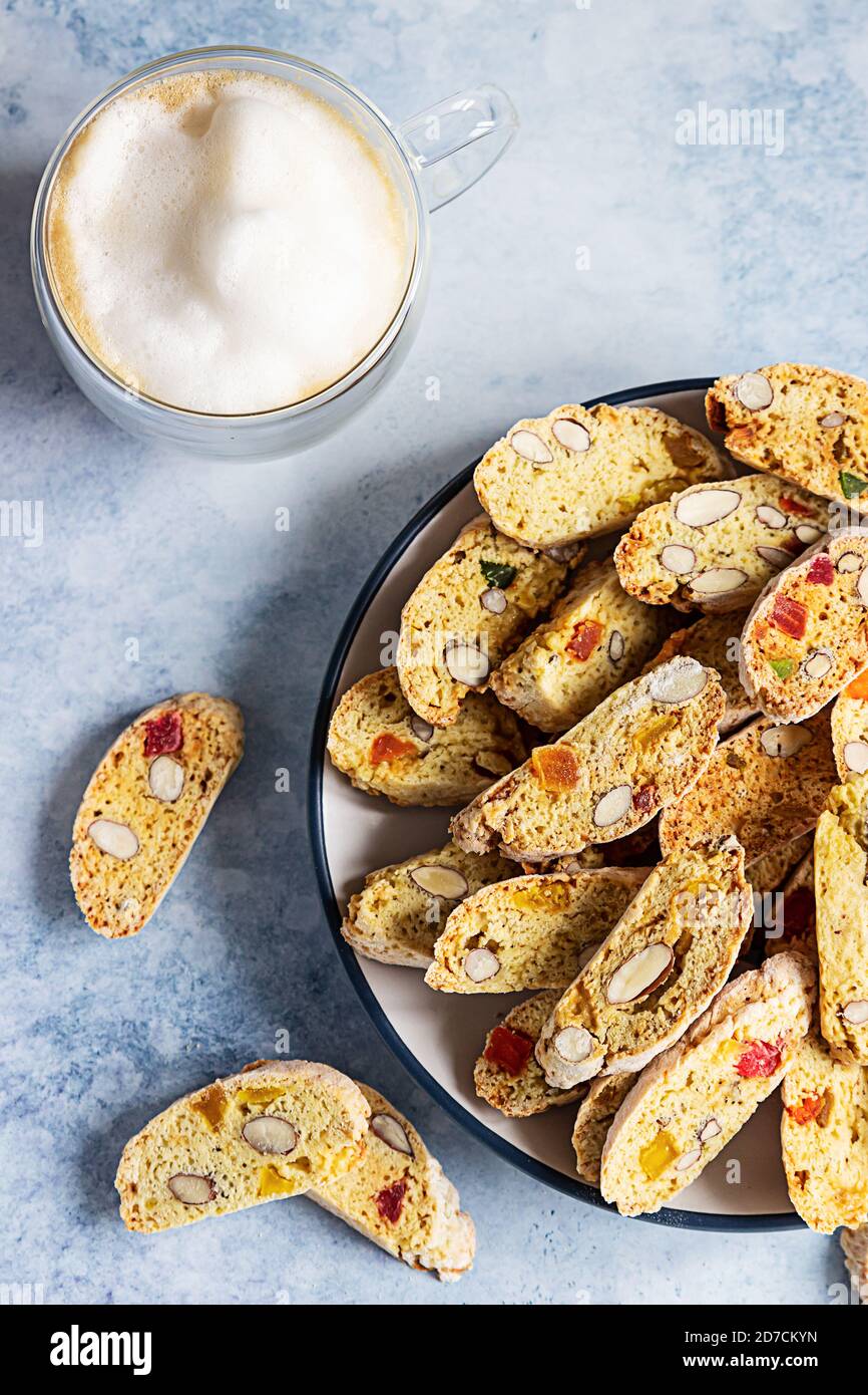 Typische italienische früchte -Fotos und -Bildmaterial in hoher ...